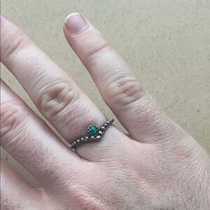 Chic Silver Ring with Teal Accent
